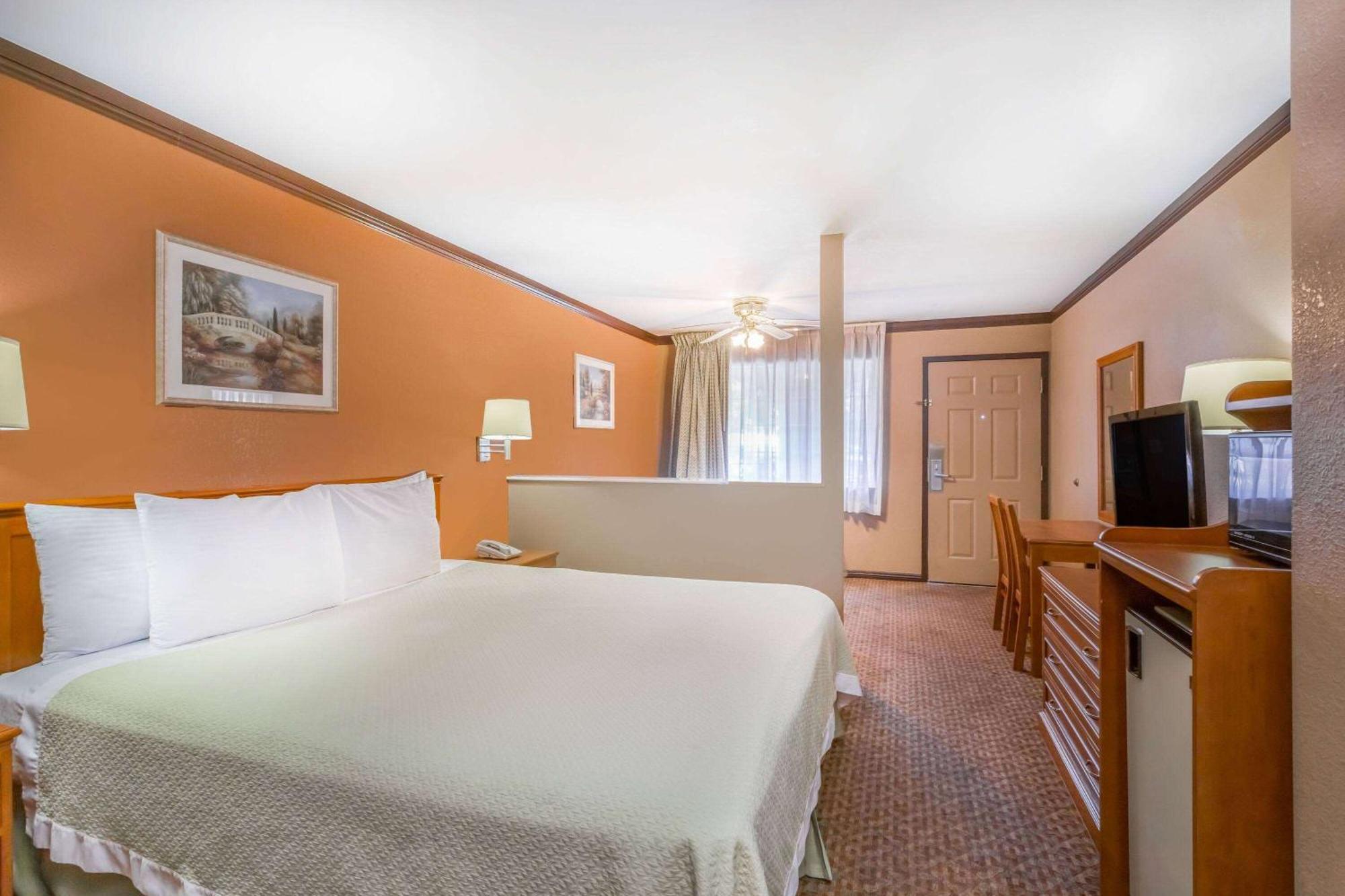 Days By Wyndham Hotel