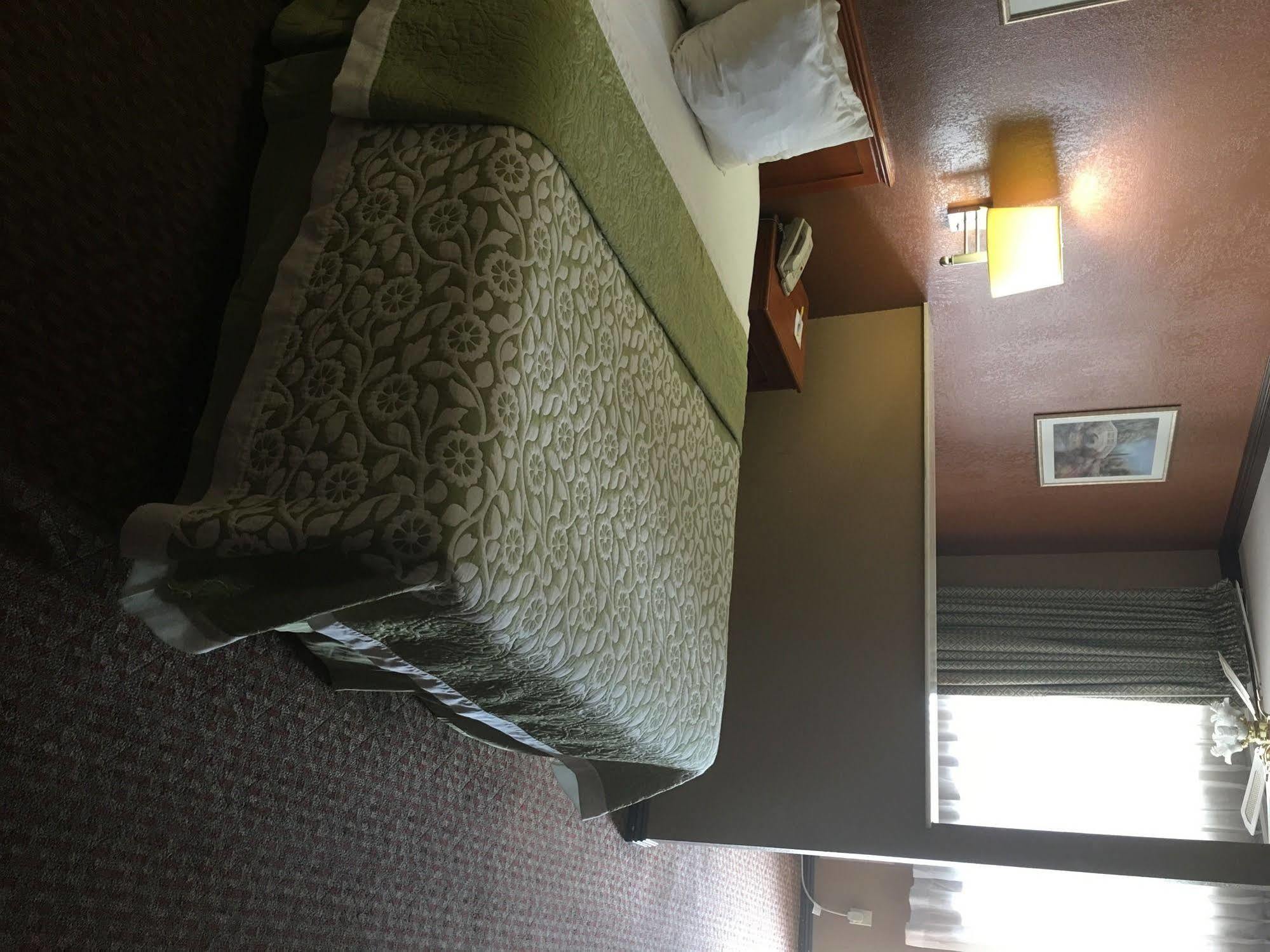 Days By Wyndham Hotel Bishop