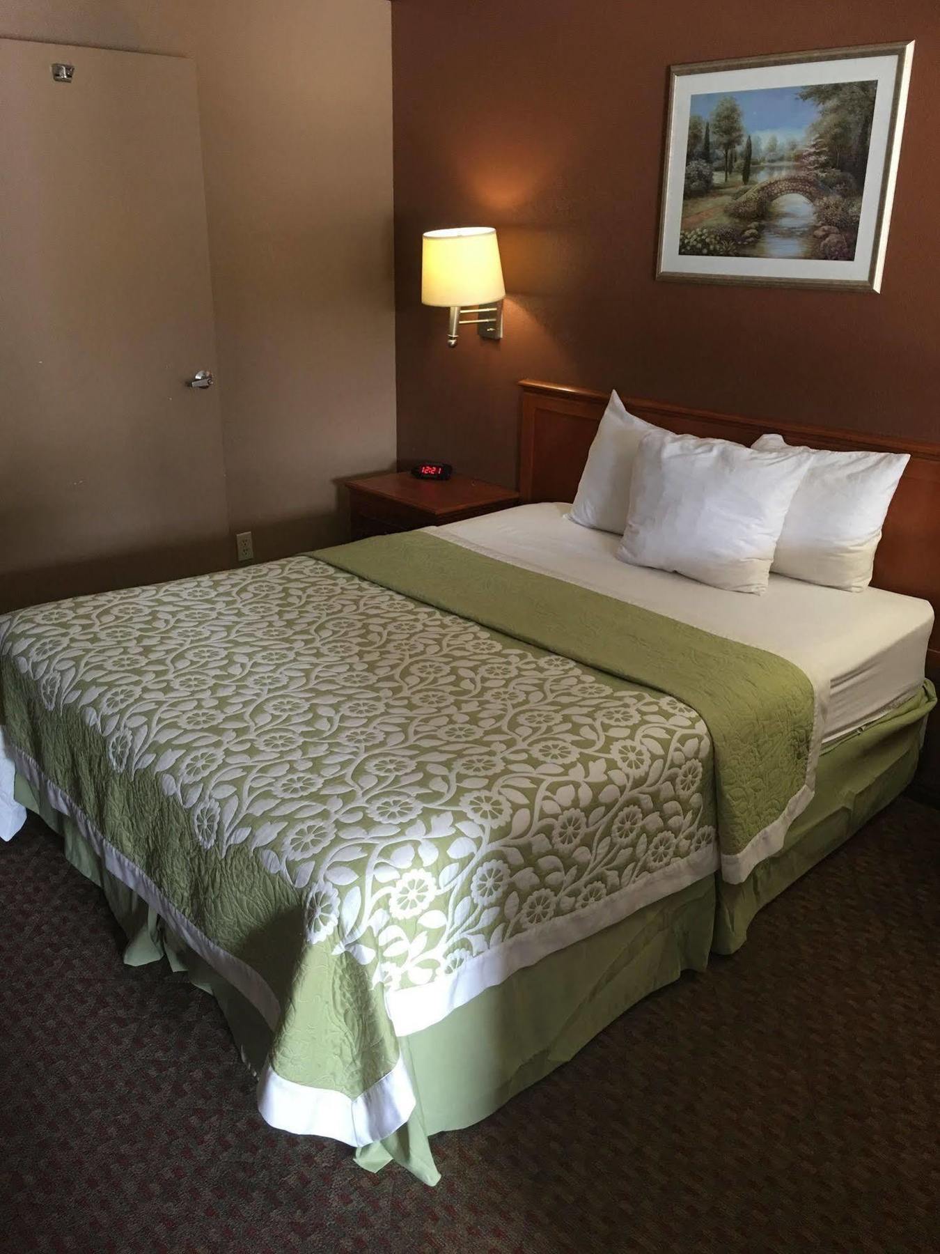 Days By Wyndham Hotel